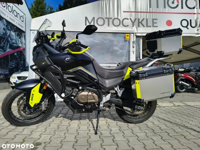 Motocykl QJMOTOR SVT 650X + kufry –demo niski przebieg