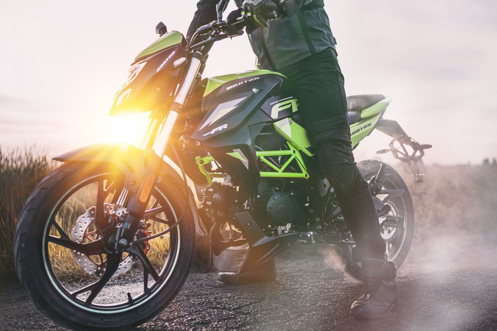 Motorower czy skuter 50 – co lepiej sprawdzi się w mieście?